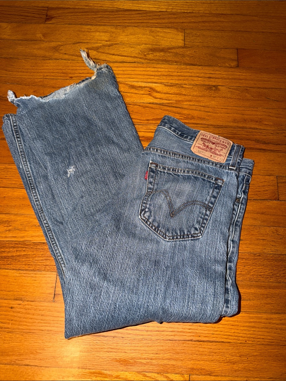 Levi's Men's Medium Blue Relaxed Fit Jeans worn size 36 30 low cut